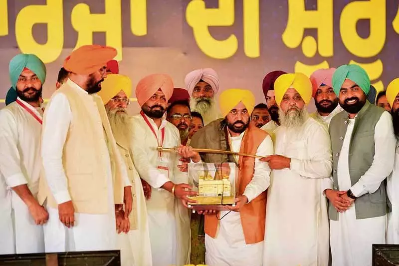 केंद्र ने अमेरिका को संप्रभुता बेच दी: CM Bhagwant Mann केंद्र ने अमेरिका को संप्रभुता बेच दी: CM Bhagwant Mann