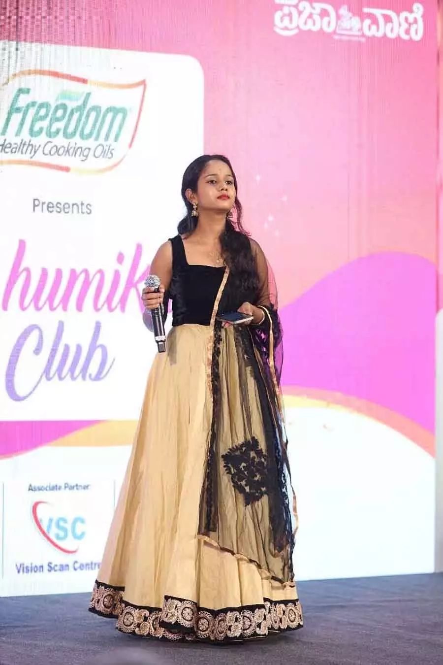 Womens Day : युवा गायिका भूमिका गदाड़ा नेत्रहीन बच्चों के लिए रोशनी बनी Womens Day : युवा गायिका भूमिका गदाड़ा नेत्रहीन बच्चों के लिए रोशनी बनी