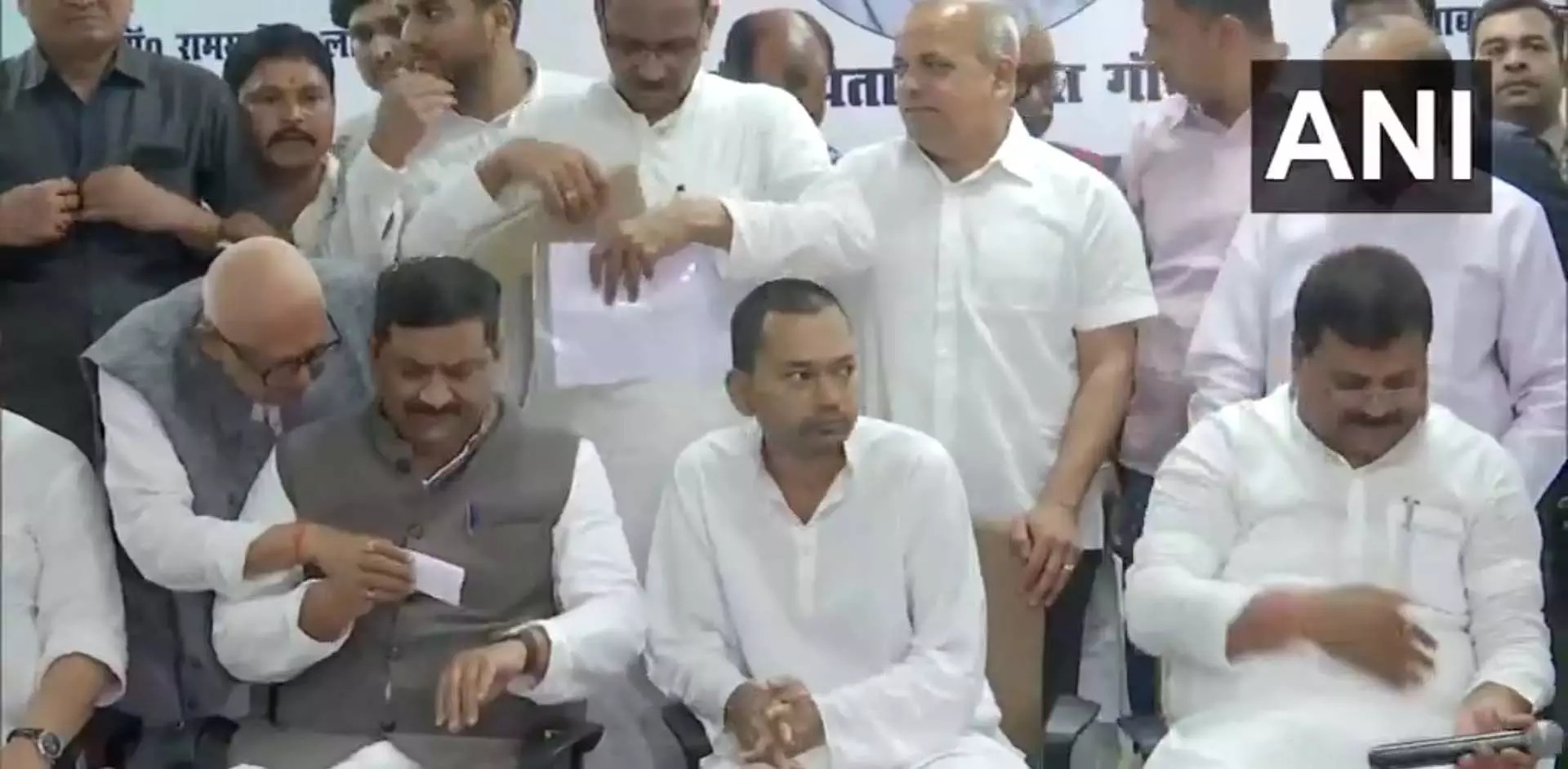 मुख्यमंत्री नीतीश कुमार के बेटे निशांत कुमार JDU में शामिल, मिलेगी बड़ी जिम्मेदारी? मुख्यमंत्री नीतीश कुमार के बेटे निशांत कुमार JDU में शामिल, मिलेगी बड़ी जिम्मेदारी?