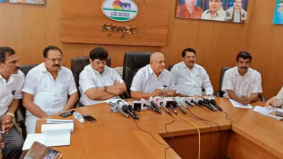 दूध की कीमत में 50 पैसे की बढ़ोतरी : Manjunath Reddy दूध की कीमत में 50 पैसे की बढ़ोतरी : Manjunath Reddy