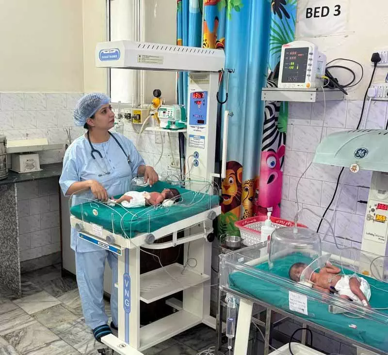 फगवाड़ा में एडवांस्ड NICU केयर से प्रीटर्म ट्रिपलेट्स को स्टेबल किया गया फगवाड़ा में एडवांस्ड NICU केयर से प्रीटर्म ट्रिपलेट्स को स्टेबल किया गया
