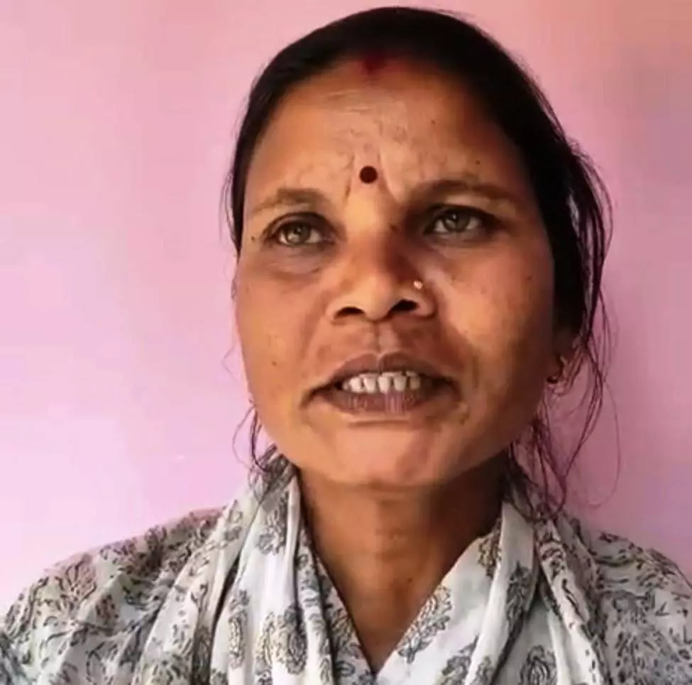 महतारी वंदन योजना से महिलाओं को मिल रहा आर्थिक संबल महतारी वंदन योजना से महिलाओं को मिल रहा आर्थिक संबल