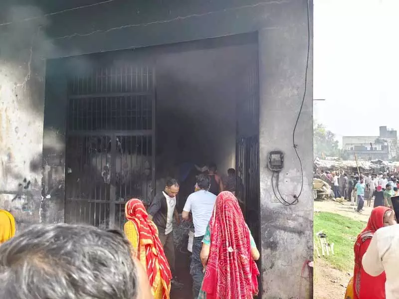 Haryana: सफीदों यूनिट में आग लगने से 4 महिलाओं की मौत, 13 वर्कर घायल Haryana: सफीदों यूनिट में आग लगने से 4 महिलाओं की मौत, 13 वर्कर घायल
