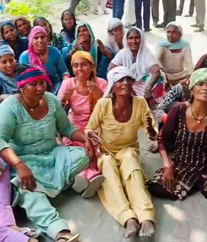 Panipat में रेलवे ट्रैक पर युवक का शव मिला, परिवार को हत्या का शक Panipat में रेलवे ट्रैक पर युवक का शव मिला, परिवार को हत्या का शक