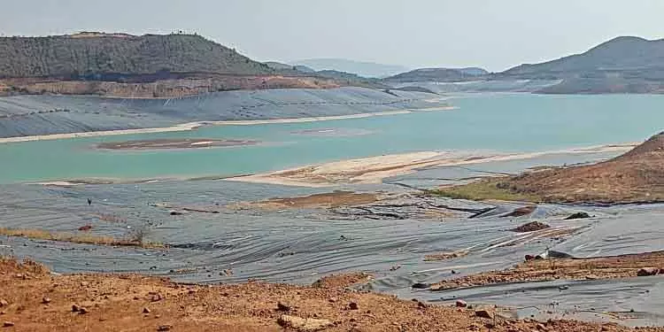 Sunabeda नाल्को के लाल मिट्टी के तालाब ने ग्रामीणों का दुख दूर किया Sunabeda नाल्को के लाल मिट्टी के तालाब ने ग्रामीणों का दुख दूर किया
