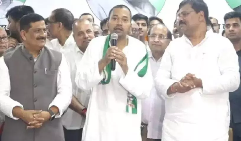 निशांत कुमार JDU में शामिल हुए, पटना में पार्टी का स्कार्फ़ पहना निशांत कुमार JDU में शामिल हुए, पटना में पार्टी का स्कार्फ़ पहना