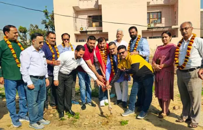 Arvind Gupta ने वार्ड 41 में 48 लाख रुपये के विकास कार्यों का शुभारंभ किया Arvind Gupta ने वार्ड 41 में 48 लाख रुपये के विकास कार्यों का शुभारंभ किया