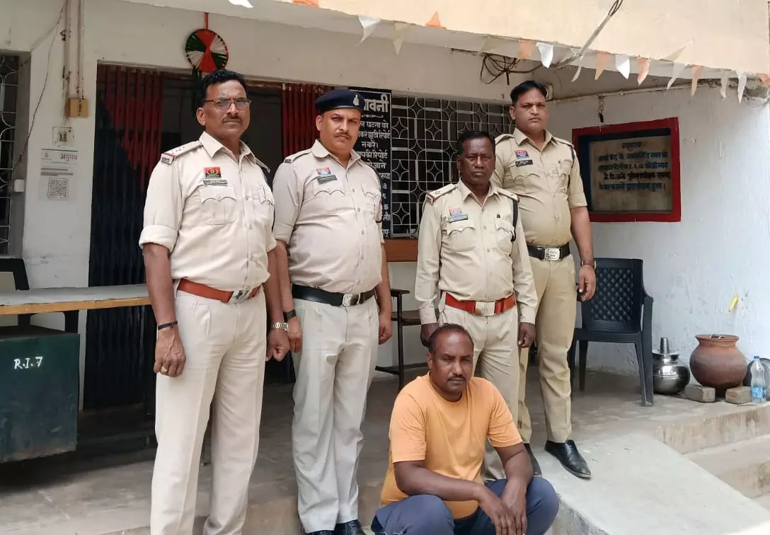 जमीन विवाद में तलवार और डंडे से पीटा, लंबे समय से फरार आरोपी गिरफ्तार जमीन विवाद में तलवार और डंडे से पीटा, लंबे समय से फरार आरोपी गिरफ्तार