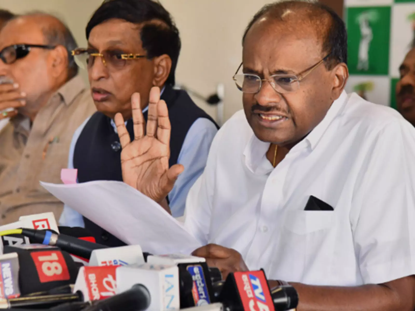 President के अपमान पर कुमारस्वामी की प्रतिक्रिया President के अपमान पर कुमारस्वामी की प्रतिक्रिया