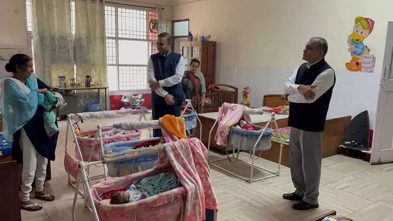 जिला जज ने Panchkula शेल्टर होम्स का सरप्राइज चेक किया जिला जज ने Panchkula शेल्टर होम्स का सरप्राइज चेक किया