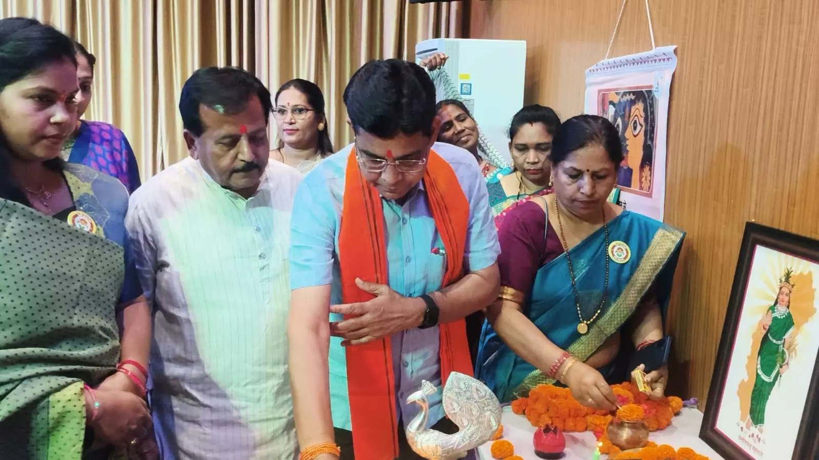 महिलाओं का सम्मान और उत्थान के लिये हमारी सरकार प्रतिबद्ध : राजस्व मंत्री वर्मा महिलाओं का सम्मान और उत्थान के लिये हमारी सरकार प्रतिबद्ध : राजस्व मंत्री वर्मा