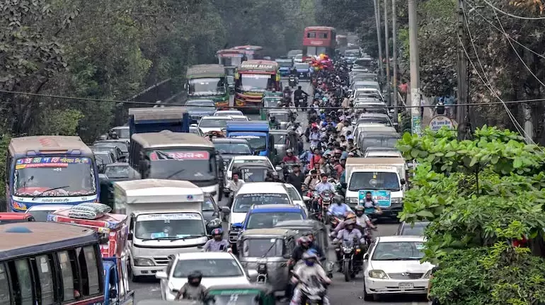 Bangladesh ने ईंधन की राशनिंग की, क्योंकि मध्यपूर्व युद्ध से ऊर्जा की कमी और बढ़ गई Bangladesh ने ईंधन की राशनिंग की, क्योंकि मध्यपूर्व युद्ध से ऊर्जा की कमी और बढ़ गई
