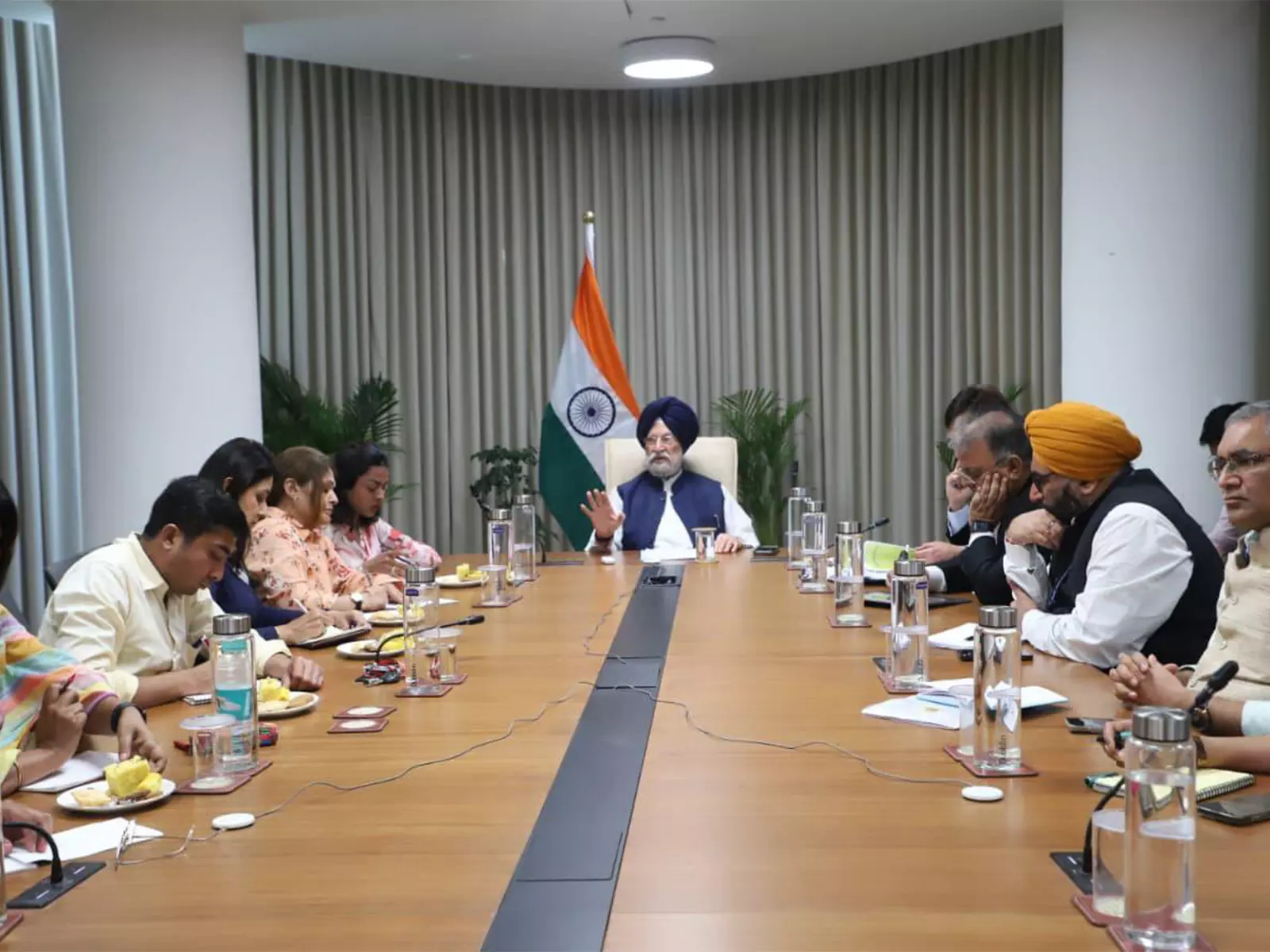 देश में सभी नॉन-होर्मुज रूट से एनर्जी इंपोर्ट ज़ोरों पर है: केंद्रीय मंत्री Hardeep Puri देश में सभी नॉन-होर्मुज रूट से एनर्जी इंपोर्ट ज़ोरों पर है: केंद्रीय मंत्री Hardeep Puri