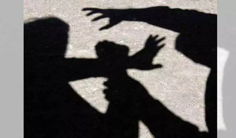 Hyderabad: केबीआर पार्क के पास महिला से सोने की चेन और मोबाइल फोन लूटा गया Hyderabad: केबीआर पार्क के पास महिला से सोने की चेन और मोबाइल फोन लूटा गया