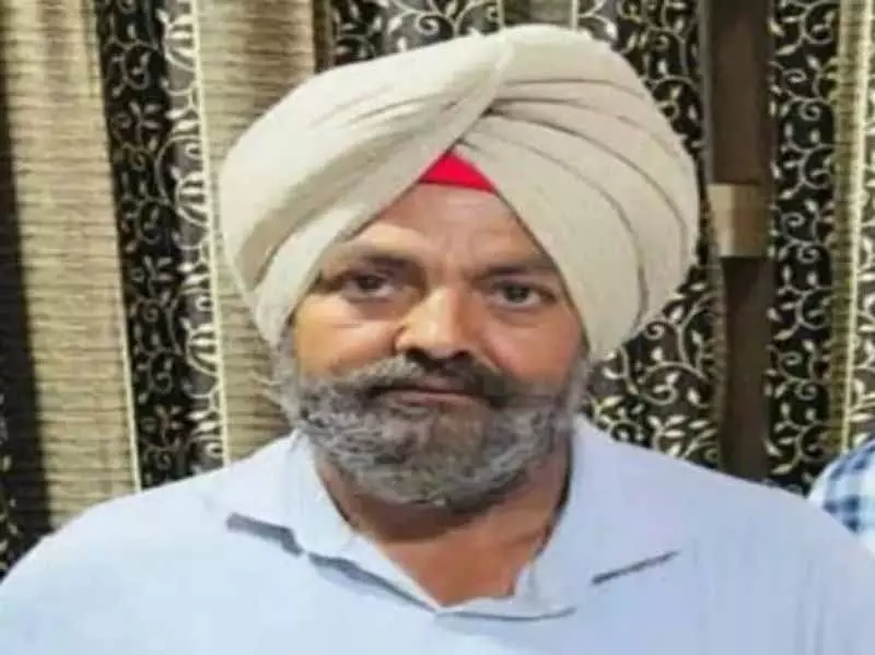 Amritsar में पुरानी रंजिश में कांस्टेबल की पीट-पीटकर हत्या, 5 गिरफ्तार Amritsar में पुरानी रंजिश में कांस्टेबल की पीट-पीटकर हत्या, 5 गिरफ्तार