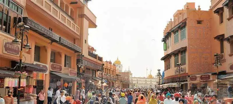 Amritsar में फाउंटेन चौक के पास रिचार्ज कुएं का निर्माण शुरू Amritsar में फाउंटेन चौक के पास रिचार्ज कुएं का निर्माण शुरू