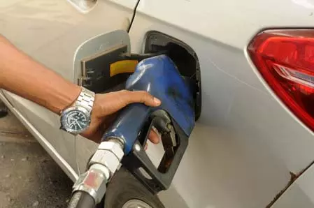 मध्य पूर्व में बढ़ते तनाव के बीच भारत ने अन्य देश से कच्चे तेल की खरीद बढ़ाई मध्य पूर्व में बढ़ते तनाव के बीच भारत ने अन्य देश से कच्चे तेल की खरीद बढ़ाई