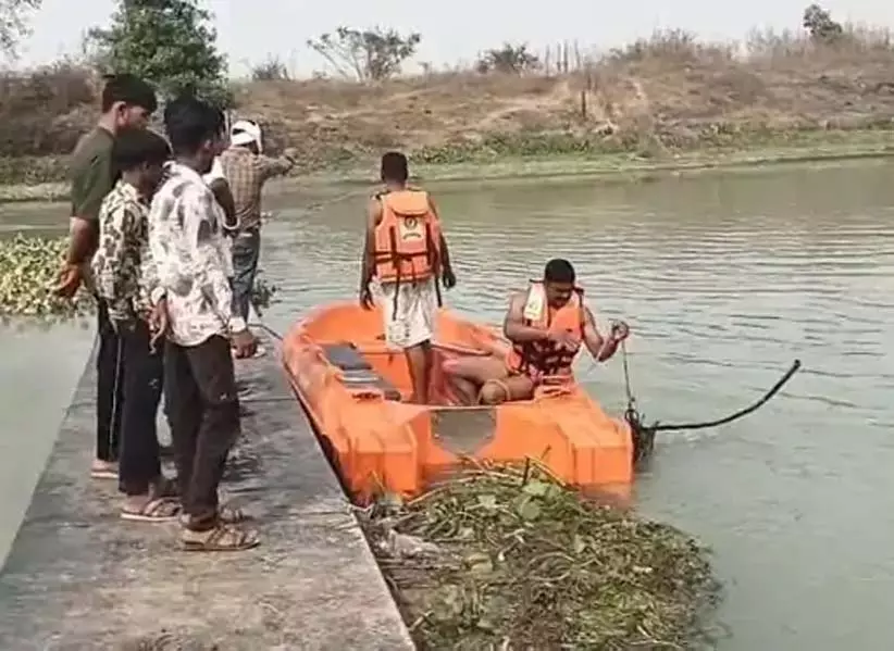 हसदेव नदी में नहाने गया युवक तेज बहाव में बहा, लाश की तलाश जारी हसदेव नदी में नहाने गया युवक तेज बहाव में बहा, लाश की तलाश जारी