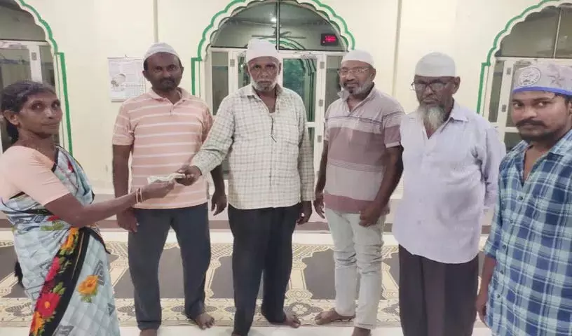 Rudrampur Panchayat ने रमज़ान के दौरान अस्पताल में मदद दी Rudrampur Panchayat ने रमज़ान के दौरान अस्पताल में मदद दी