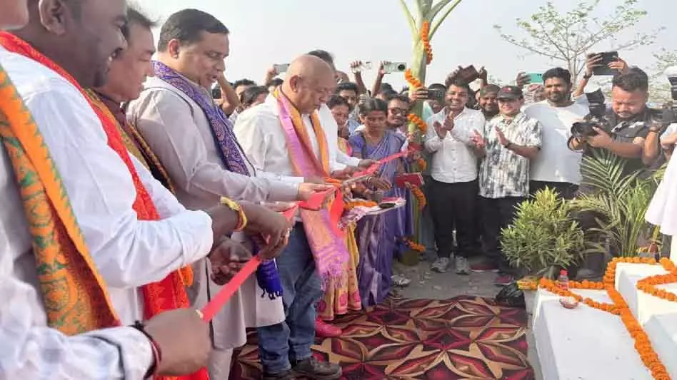 हग्रामा मोहिलरी और जयंत मल्ला बरुआ ने Tamulpur में 150 करोड़ के प्रोजेक्ट्स का शिलान्यास किया हग्रामा मोहिलरी और जयंत मल्ला बरुआ ने Tamulpur में 150 करोड़ के प्रोजेक्ट्स का शिलान्यास किया