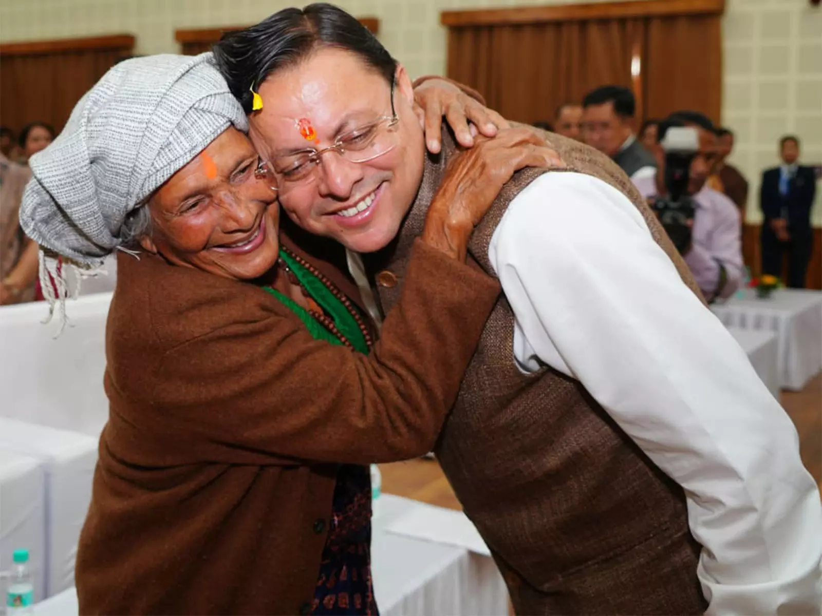 Dhami ने महिला दिवस पर 38 महिलाओं को सम्मानित किया Dhami ने महिला दिवस पर 38 महिलाओं को सम्मानित किया