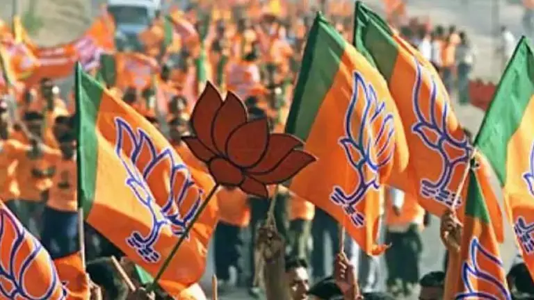 Falakata में बीजेपी की परिवर्तन यात्रा में महिला समर्थकों की भीड़ उमड़ी Falakata में बीजेपी की परिवर्तन यात्रा में महिला समर्थकों की भीड़ उमड़ी