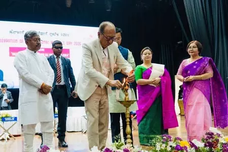 CM ने हिंसा से पीड़ित 3.5 लाख महिलाओं के लिए 350 करोड़ रुपए मदद की घोषणा की CM ने हिंसा से पीड़ित 3.5 लाख महिलाओं के लिए 350 करोड़ रुपए मदद की घोषणा की