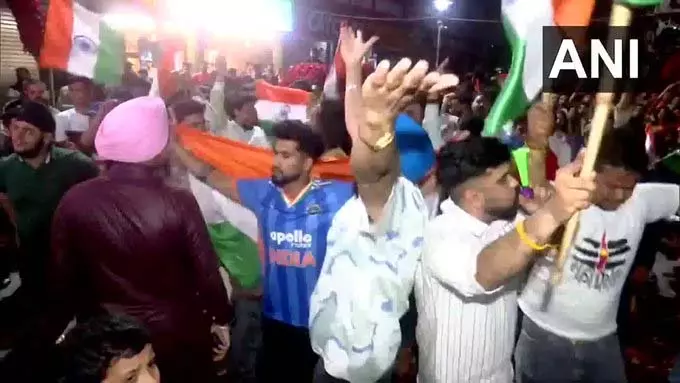 चंडीगढ़ में T20 वर्ल्ड कप फाइनल जीत का उत्सव, भारतीय टीम के प्रदर्शन से शहर में खुशी की लहर चंडीगढ़ में T20 वर्ल्ड कप फाइनल जीत का उत्सव, भारतीय टीम के प्रदर्शन से शहर में खुशी की लहर