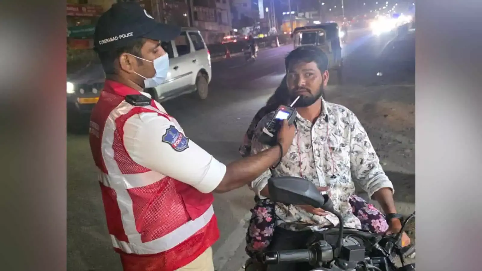 Drunk driving: हैदराबाद में दो दिन की स्पेशल ड्राइव में 445 लोगों पर केस दर्ज Drunk driving: हैदराबाद में दो दिन की स्पेशल ड्राइव में 445 लोगों पर केस दर्ज