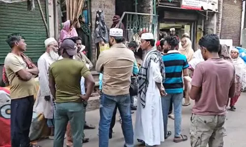 कसाई की दुकान के बाहर खड़ा था...युवक की चापड़ से हत्या, साथी गंभीर रूप से घायल कसाई की दुकान के बाहर खड़ा था...युवक की चापड़ से हत्या, साथी गंभीर रूप से घायल