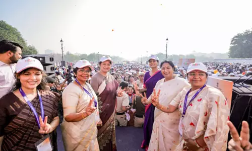 दिल्ली की सीएम रेखा गुप्ता कर्तव्य पथ पर शक्ति वॉक में हुईं शामिल दिल्ली की सीएम रेखा गुप्ता कर्तव्य पथ पर शक्ति वॉक में हुईं शामिल