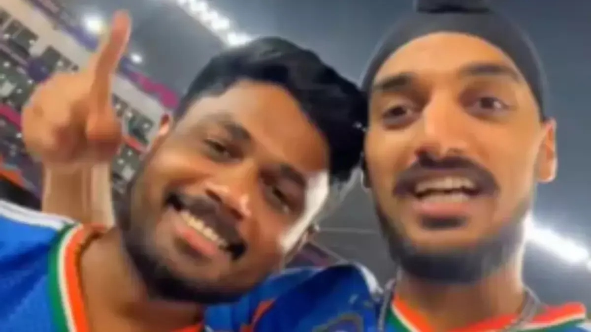 भारत के T20 WC जीतने के बाद अर्शदीप सिंह ने संजू सैमसन, गौतम गंभीर को मज़ाकिया अंदाज़ में ट्रोल किया भारत के T20 WC जीतने के बाद अर्शदीप सिंह ने संजू सैमसन, गौतम गंभीर को मज़ाकिया अंदाज़ में ट्रोल किया