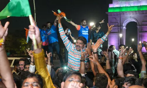 भारत के विश्व विजेता बनने पर देशभर में उल्लास का माहौल, लोगों ने मनाया जश्न