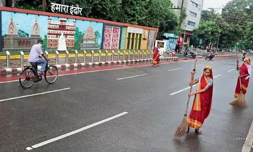 Indore : स्वच्छ शहर ने रंगपंचमी गेर रूट को सिर्फ़ 34 मिनट में साफ़ किया Indore : स्वच्छ शहर ने रंगपंचमी गेर रूट को सिर्फ़ 34 मिनट में साफ़ किया
