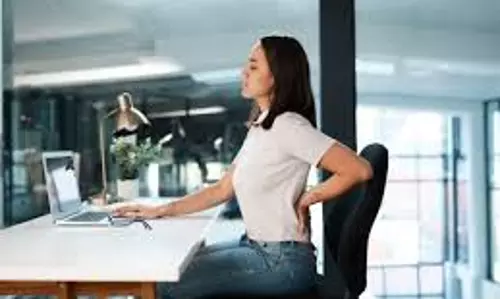 डेड बट सिंड्रोम क्या है? जानें कारण, लक्षण और बचाव डेड बट सिंड्रोम क्या है? जानें कारण, लक्षण और बचाव