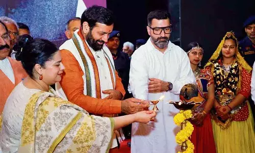 Haryana Diary सीएम नायब सैनी कांग्रेस विधायक के घर गए Haryana Diary सीएम नायब सैनी कांग्रेस विधायक के घर गए