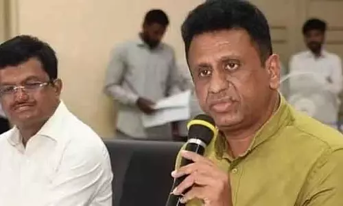 कॉलेज कैंपस में इंग्लिश बोलें: Minister सुधाकर का स्टूडेंट्स से आह्वान, विवाद कॉलेज कैंपस में इंग्लिश बोलें: Minister सुधाकर का स्टूडेंट्स से आह्वान, विवाद
