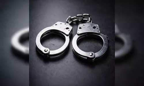 पुलिस ने 24 घंटे में लुटेरे को किया गिरफ्तार; चाकू, स्कूटी और नकद बरामद पुलिस ने 24 घंटे में लुटेरे को किया गिरफ्तार; चाकू, स्कूटी और नकद बरामद