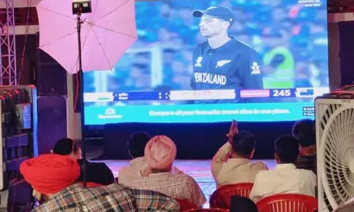 वर्ल्ड कप फाइनल: India-New Zealand T20 मैच के बाद सिरसा में शादी रुकी, लोगों ने तालियां बजाईं वर्ल्ड कप फाइनल: India-New Zealand T20 मैच के बाद सिरसा में शादी रुकी, लोगों ने तालियां बजाईं