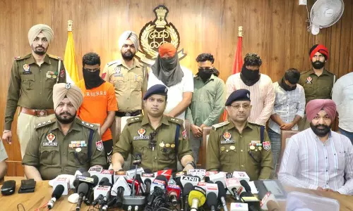 ईंट भट्ठा मालिक समेत 5 लोगों को जबरन वसूली के आरोप में गिरफ्तार