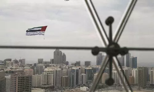UAE एयर डिफेंस ने बैलिस्टिक मिसाइल और ड्रोन को इंटरसेप्ट कर मिसाइल खतरे से निपटा UAE एयर डिफेंस ने बैलिस्टिक मिसाइल और ड्रोन को इंटरसेप्ट कर मिसाइल खतरे से निपटा