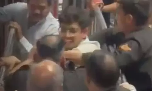 मंदिर में श्रद्धालु VS सिक्योरिटी गार्ड्स, VIDEO हुआ वायरल