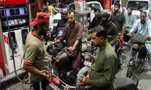 Pakistans का तेल इंपोर्ट बिल $600 मिलियन तक बढ़ सकता है: फाइनेंस मिनिस्टर Pakistans का तेल इंपोर्ट बिल $600 मिलियन तक बढ़ सकता है: फाइनेंस मिनिस्टर