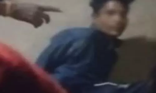 मानसिक रोगी को बच्चा चोर समझकर पीटने लगे लोग,  पुलिस ने की अफवाहों से बचने की अपील