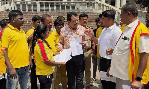 KRS पार्टी के नेताओं ने ग्रामीण इलाकों में अवैध शराब की बिक्री रोकने की अपील की KRS पार्टी के नेताओं ने ग्रामीण इलाकों में अवैध शराब की बिक्री रोकने की अपील की