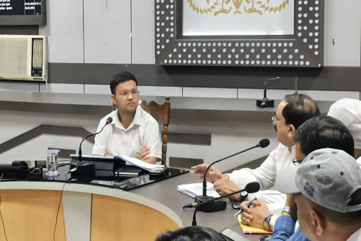 Lucknow: खराब प्रदर्शन के चलते टैक्स इंस्पेक्टर्स पर सख्त कदम Lucknow: खराब प्रदर्शन के चलते टैक्स इंस्पेक्टर्स पर सख्त कदम