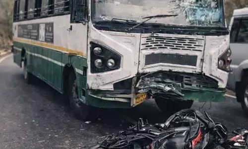 Dehra Gopipur के पास बाइक-बस की टक्कर में दो युवकों की मौत