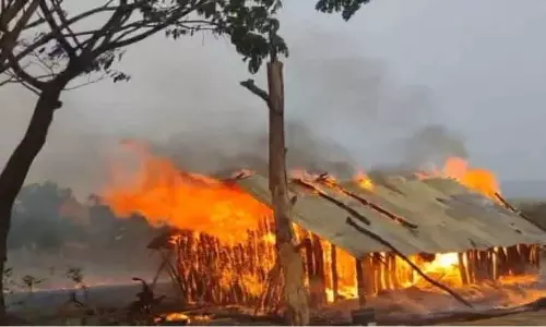 Odisha : गंजम में पंचायत समिति सदस्य के शेड में आग लगने से 15 बकरी के बच्चे जिंदा जल गए Odisha : गंजम में पंचायत समिति सदस्य के शेड में आग लगने से 15 बकरी के बच्चे जिंदा जल गए