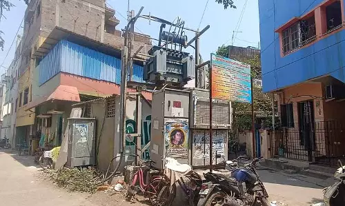 Chennai: वैकुंडपुरम में असुरक्षित ट्रांसफॉर्मर Chennai: वैकुंडपुरम में असुरक्षित ट्रांसफॉर्मर