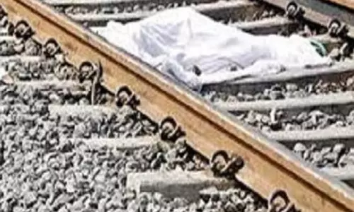 Farrukhabad: रेलवे ट्रैक पर मिली युवती की लाश, हत्या की जांच तेज